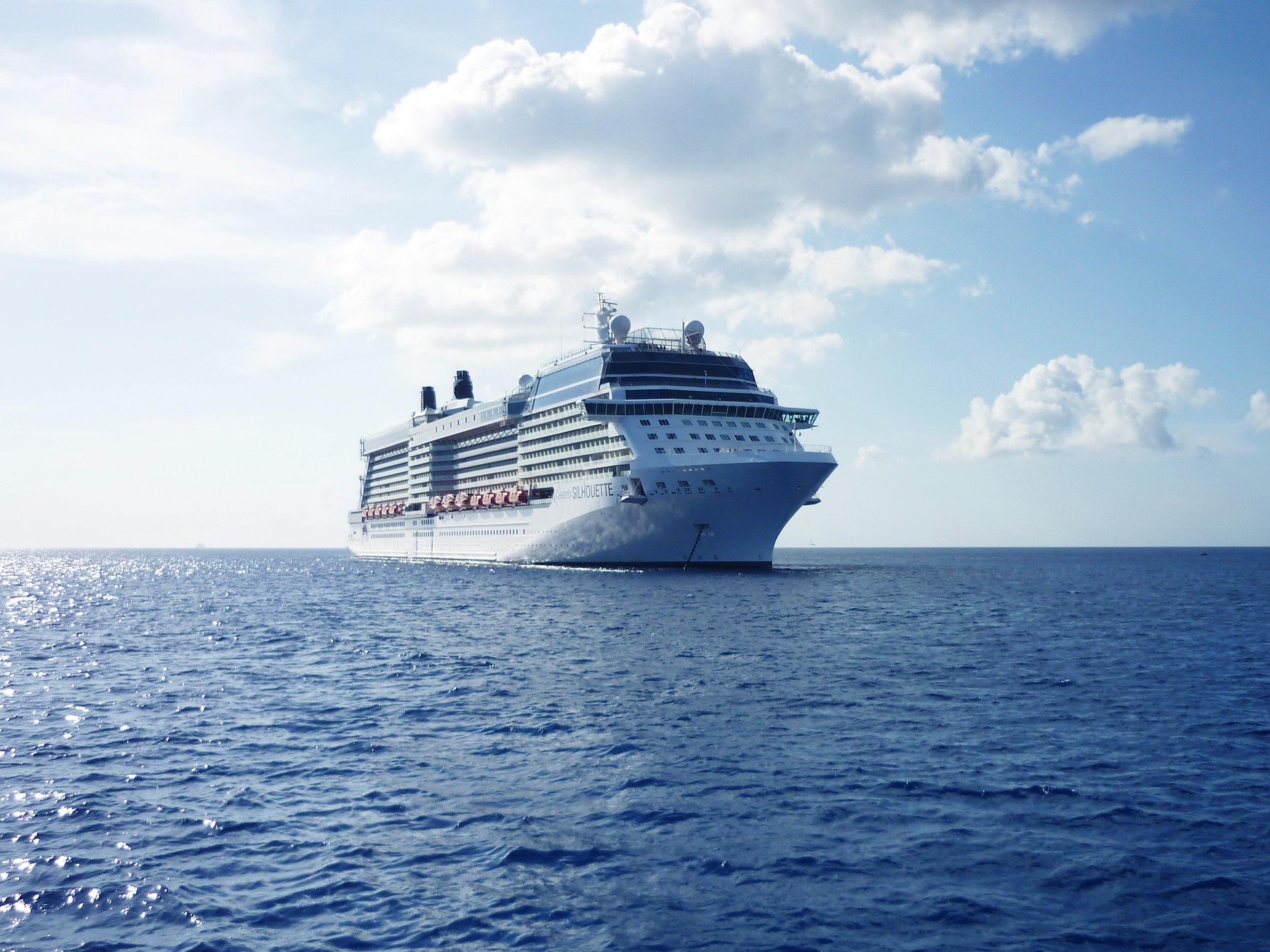 cruise-ship-788369_1920